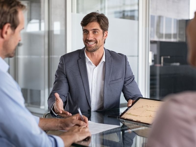 Independent advisor meeting with client