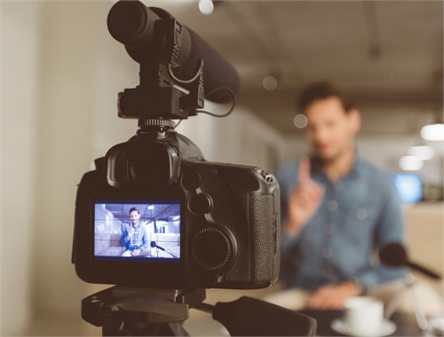 image_of_financial_advisor_recording_informational_video