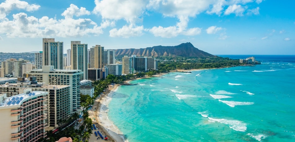 Diamond Head and the blue waters of Waikīkī