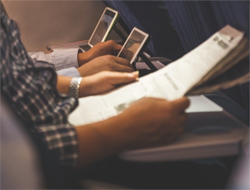 image_of_wealth_advisors_reporting_financial_findings