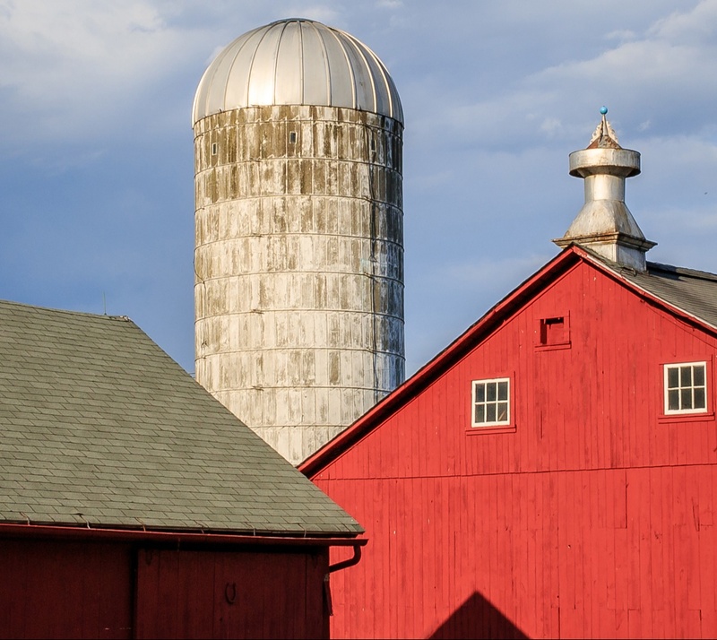 Red White & Blue American Barn