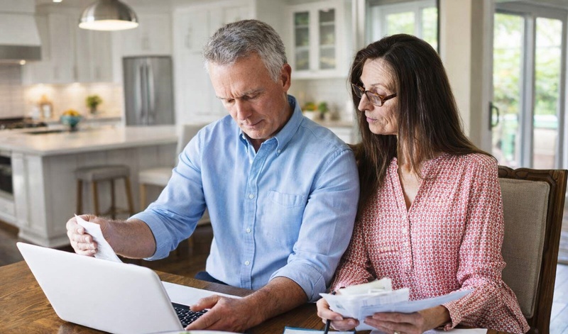 When Should I Hire a Financial Advisor?