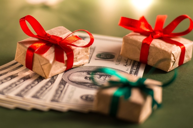 Gifting Money to Loved Ones: Facts You Should Know