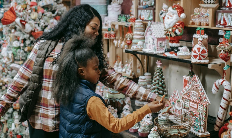 How to Make Christmas Shopping Financially Painless