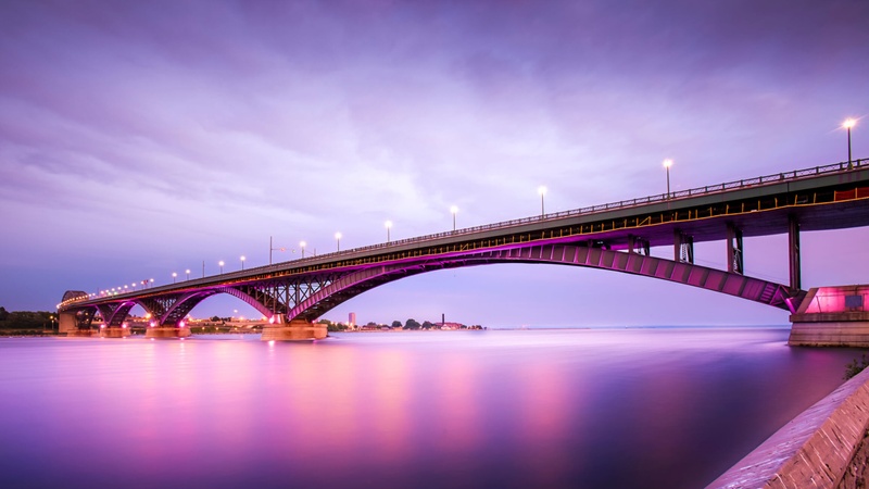Moving to Canada from the U.S.? A Cross-Border Financial Advisor Can Help With Your Investment Goals