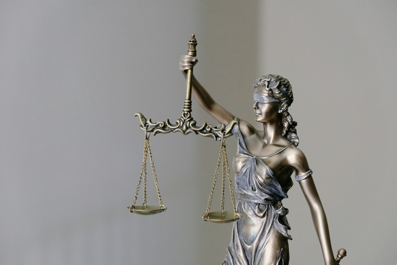 Choosing Between Roth and Traditional IRAs