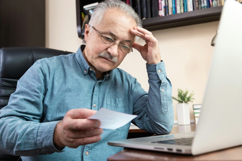 Early Signs of Financial Vulnerability to Be on the Lookout For in Retirement