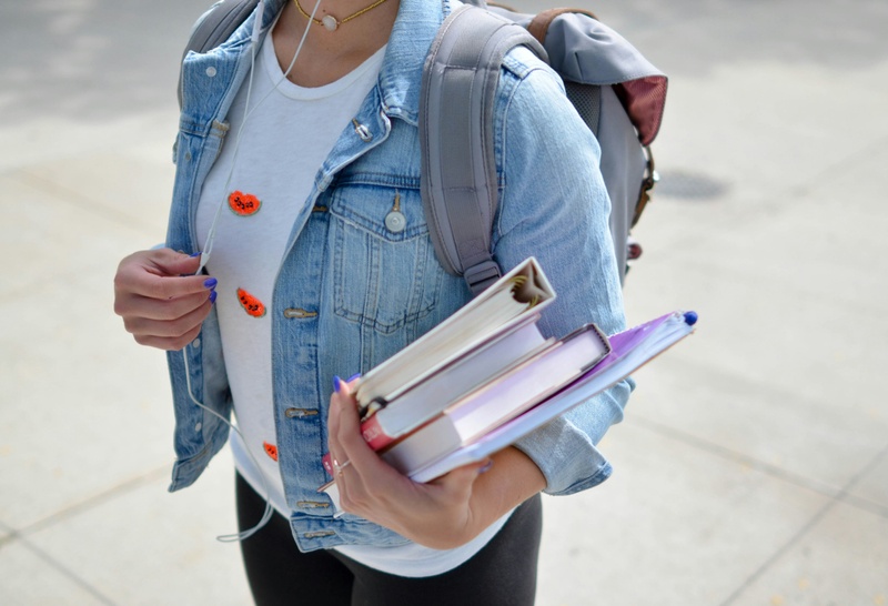 College Funding: Navigating Student Loans with Confidence