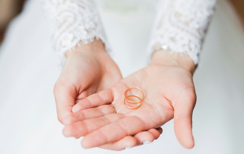 5 Questions to Ask Your Spouse to Be in the Financial Loop