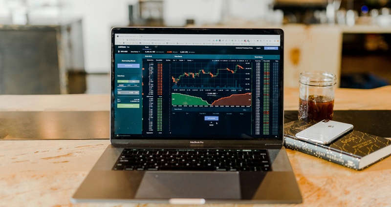 From Concentrated to Comfortable: De‑Risking a Single‑Stock Position Over 24 Months