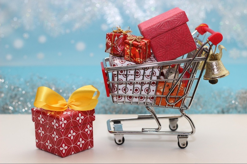 Celebrating the Holidays Without Overspending