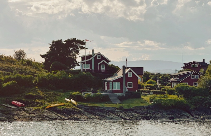 Should you own a vacation home with family or friends?