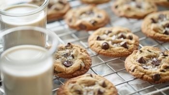 Summer Delights: Dark Chocolate Chip Cookies with Sea Salt