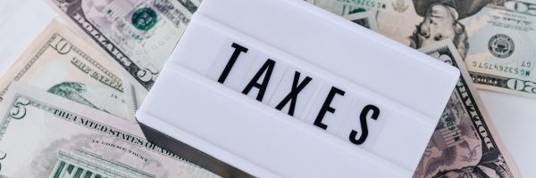 How Do Wealthy Families Minimize Taxes Over a Lifetime?