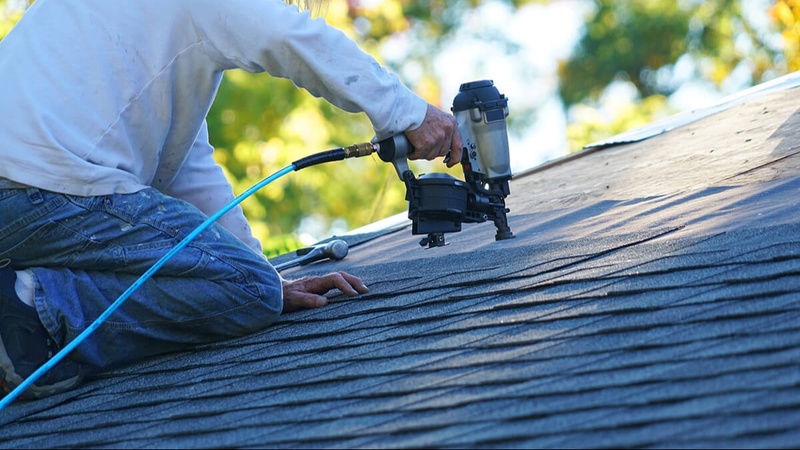 How Long Does a Roof Last? (6 Warning Signs It May Be Time for a Replacement)
