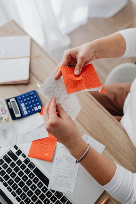 You Started a Business—When Should You Hire a Bookkeeper?