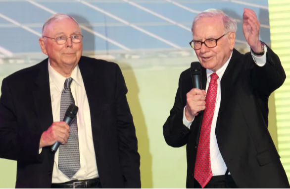 Buffett and Munger’s Portfolio Tips to Protect Your Investments From a Big Market Crash