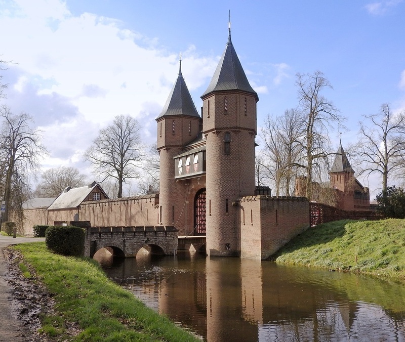 What Is a “Wide Moat” Stock?