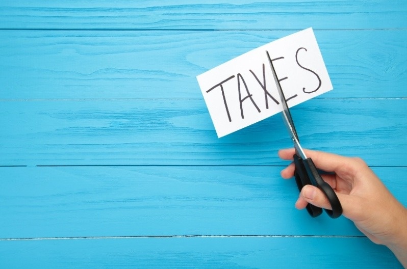 10 Ways to Efficiently Save Money on Your Taxes