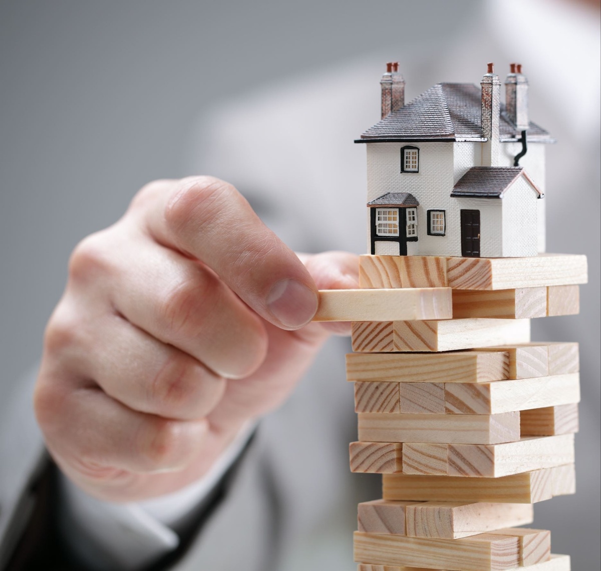 Economist Predicts Housing Crash