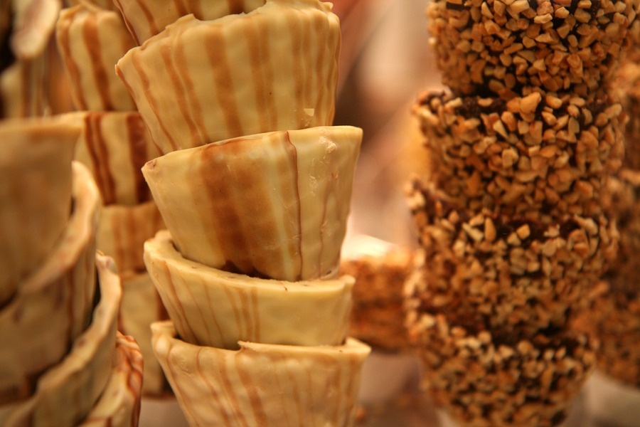 ETFs vs. Mutual Funds: A Different Cone for the Same Ice Cream