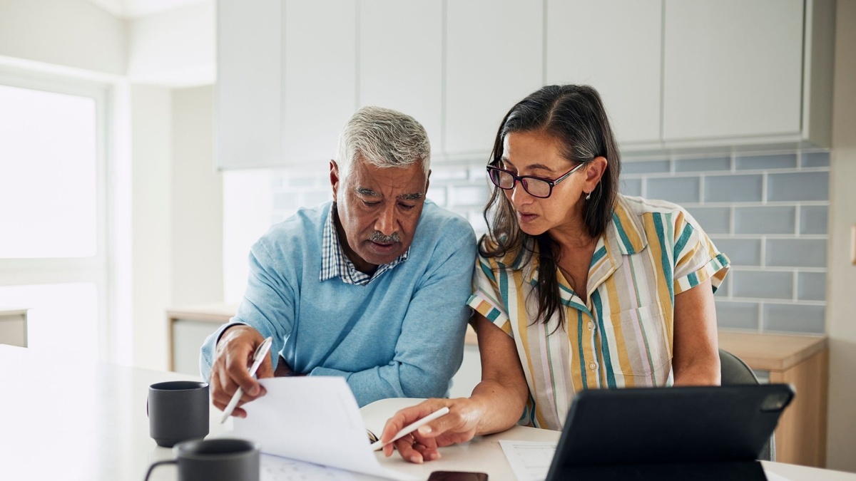 When Should I Start Taking Social Security: 5 Factors to Consider