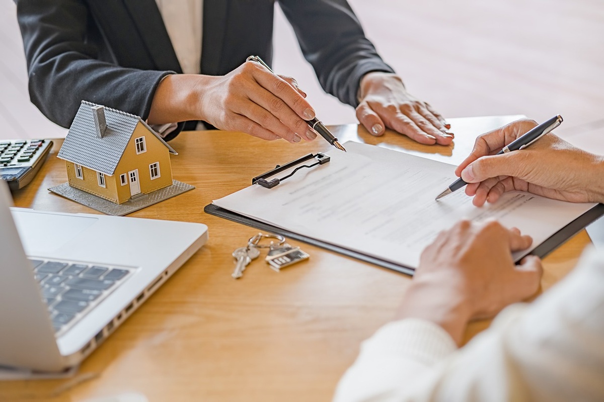 Should I Put My House in a Trust? The Pros and Cons