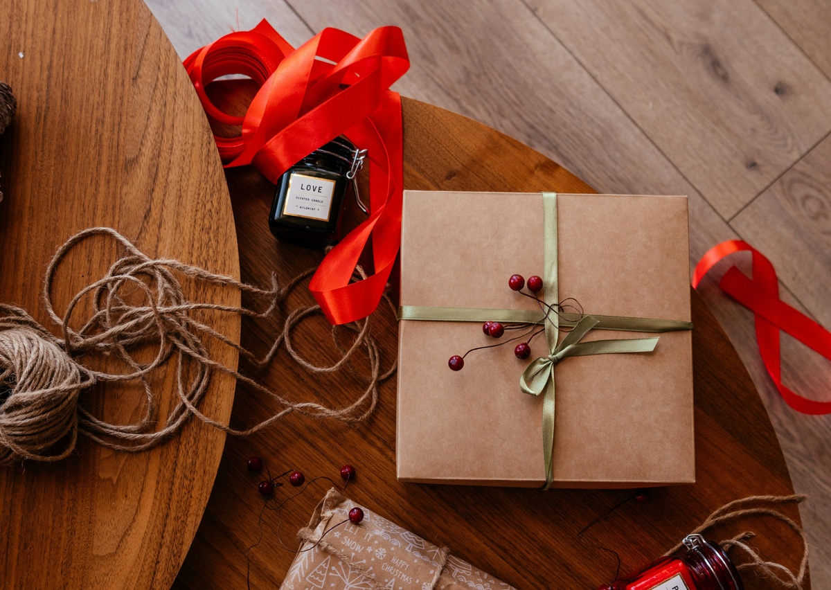 The Stocking Stuffer vs The Big Gift: Short-Term vs Long-Term Investing