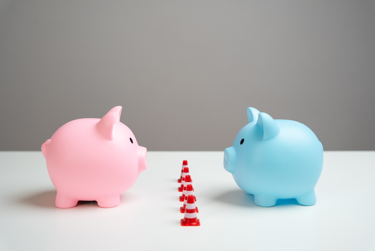 The Key Differences Between Investing and Saving: When to Use Each Strategy