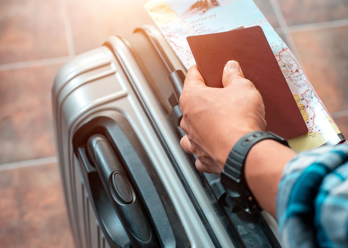 7 Best Podcasts for Thrifty Travelers