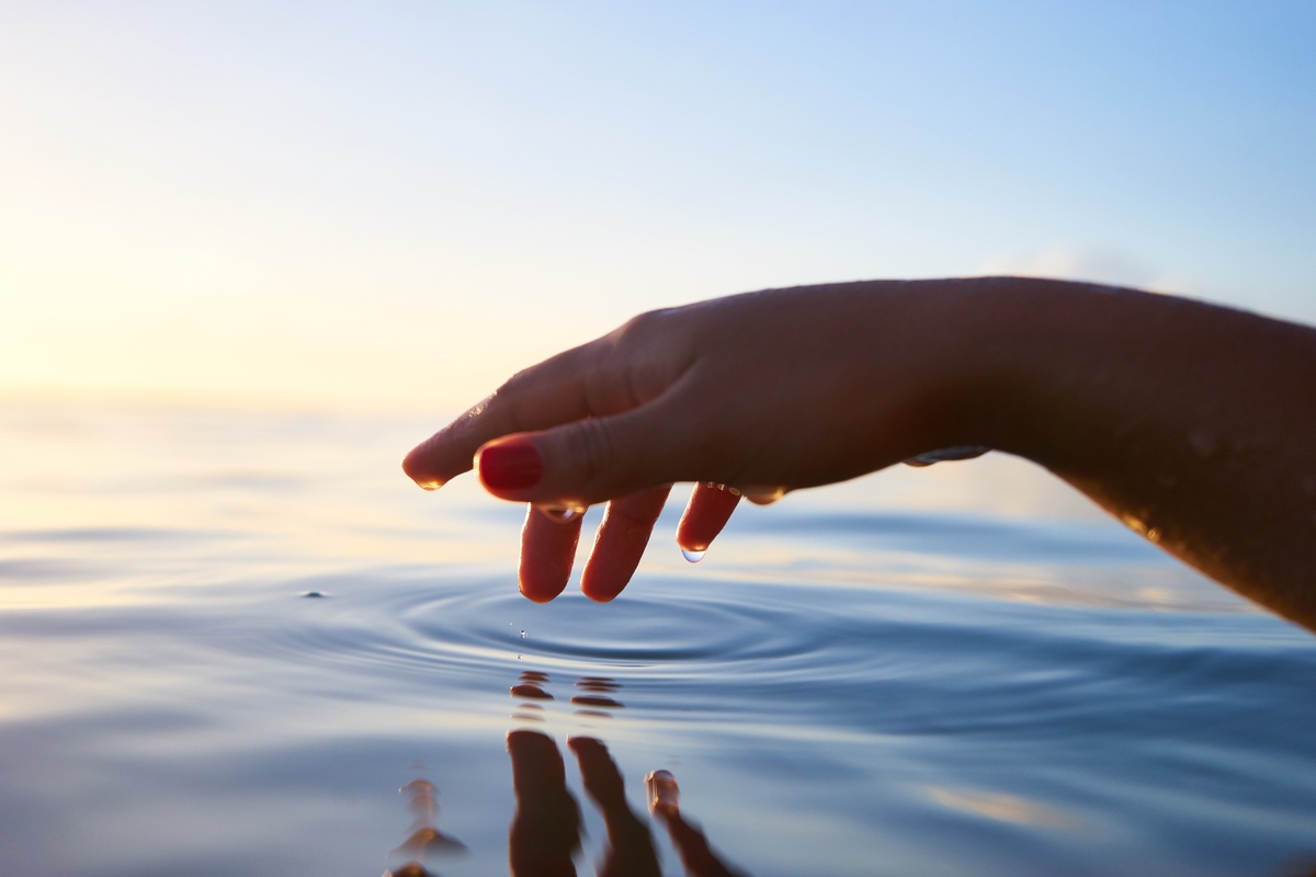 The Self-Healing Global Economy