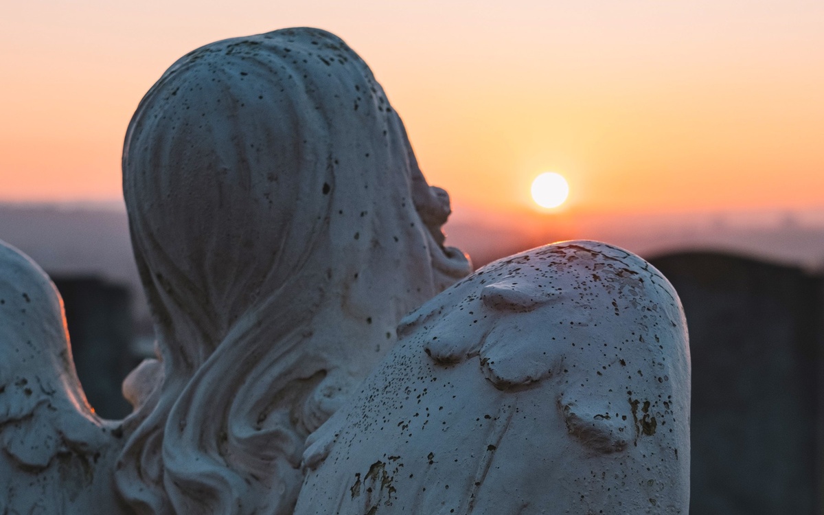 10 Steps to Take When a Loved One Passes Away