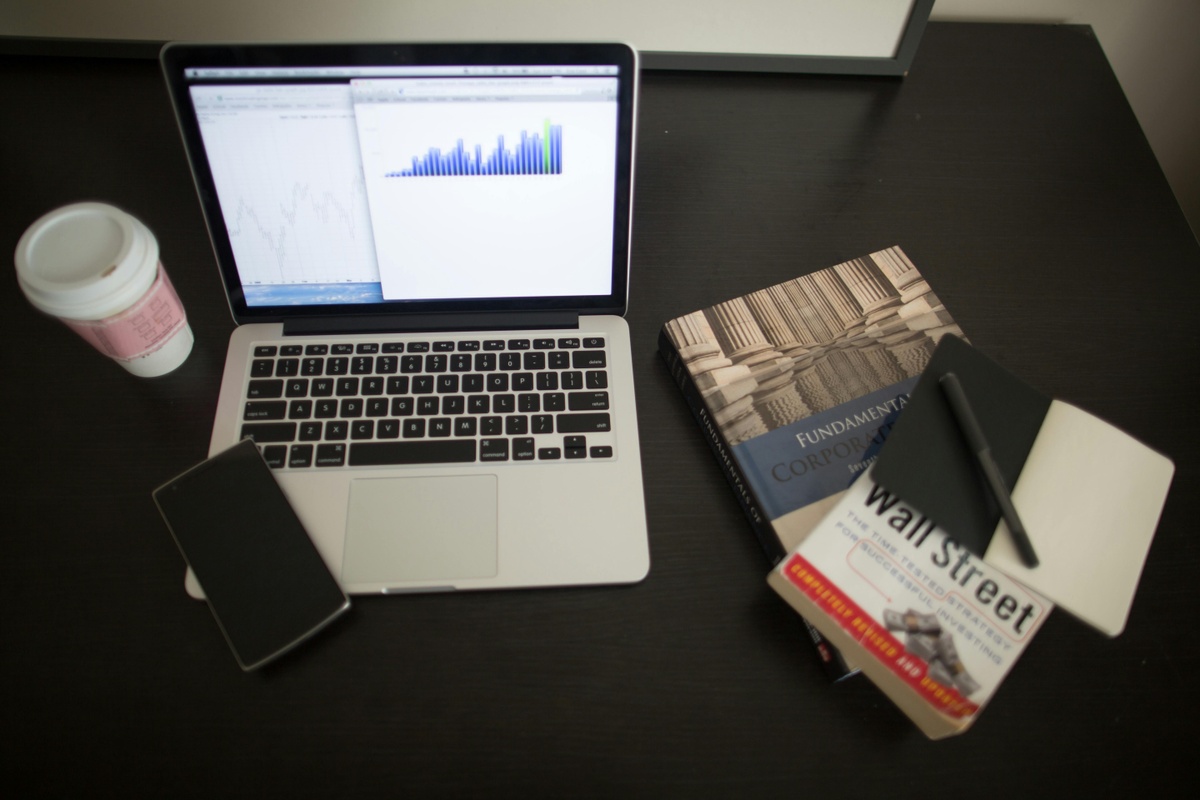 Maximizing Your Retirement Savings: A Guide to Consolidating Accounts and Roth IRAs