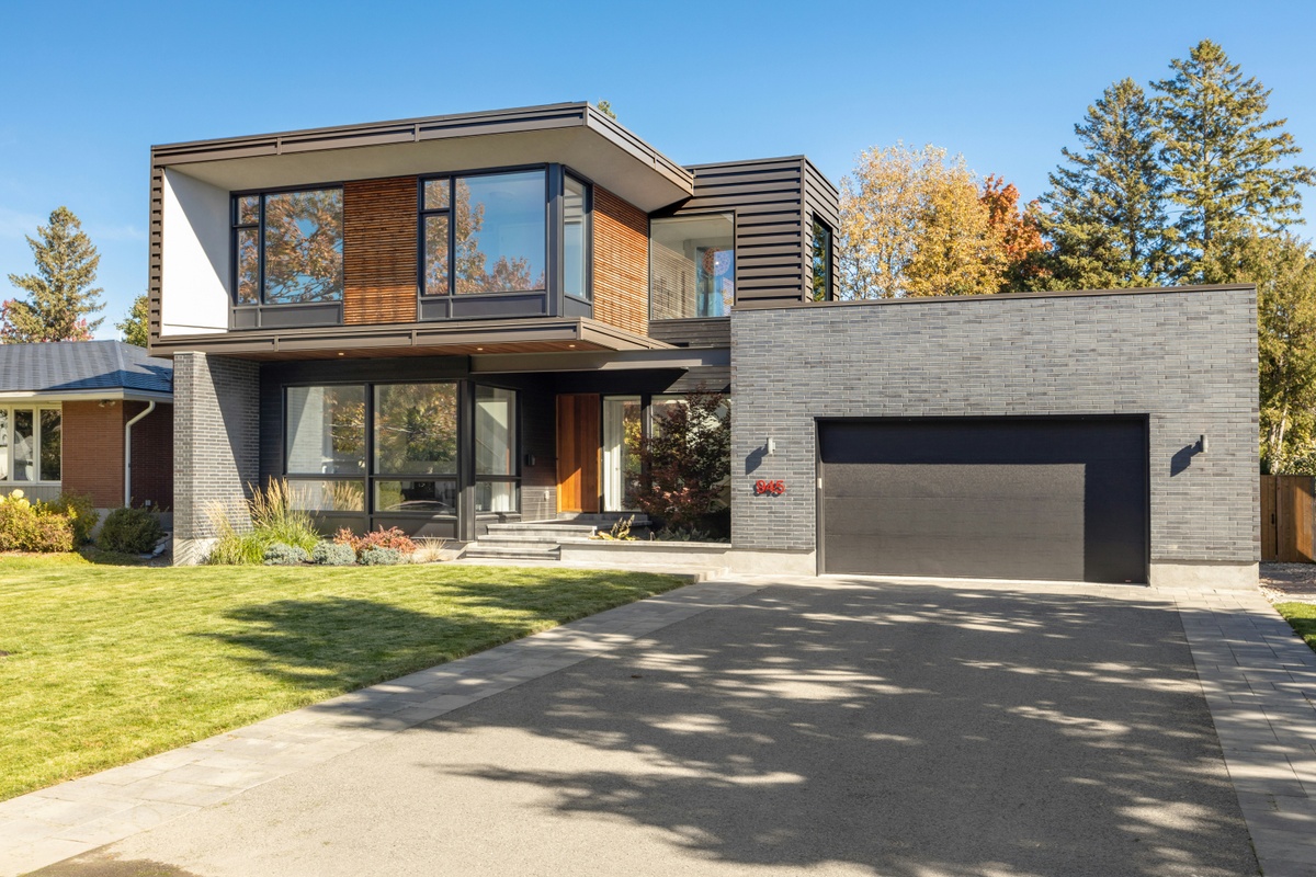 Should You Keep the House in a Divorce?