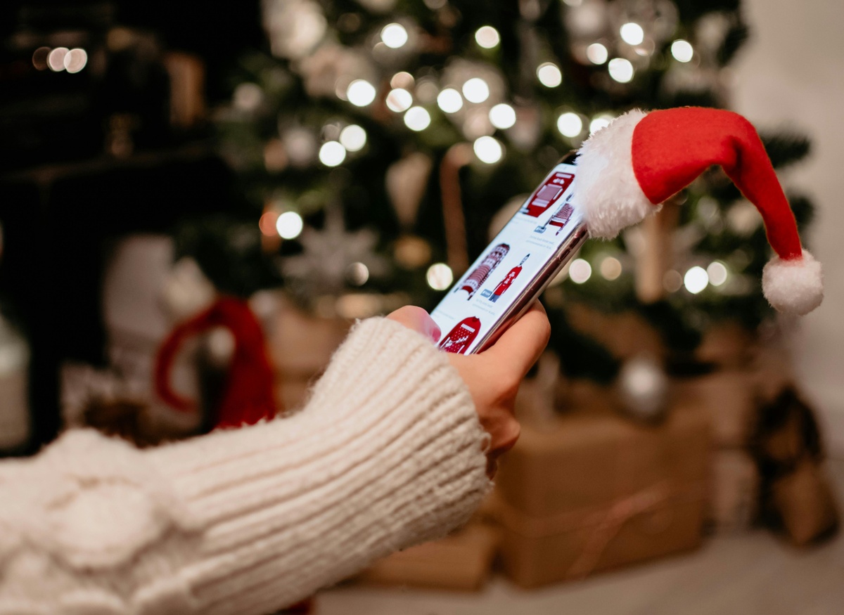 Holiday Shopping: Watch Out for Online Scams
