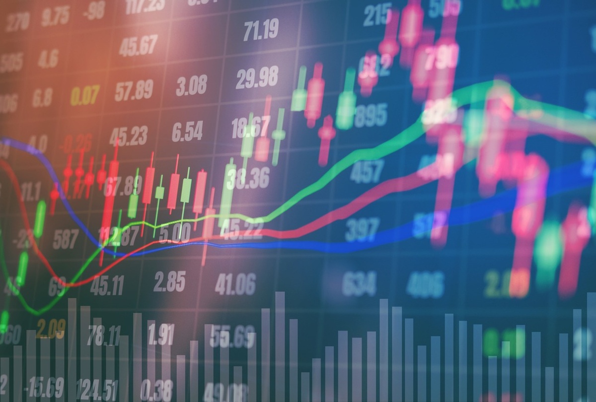 The Impact of Interest Rates on the Economy: How Long and How Variable?
