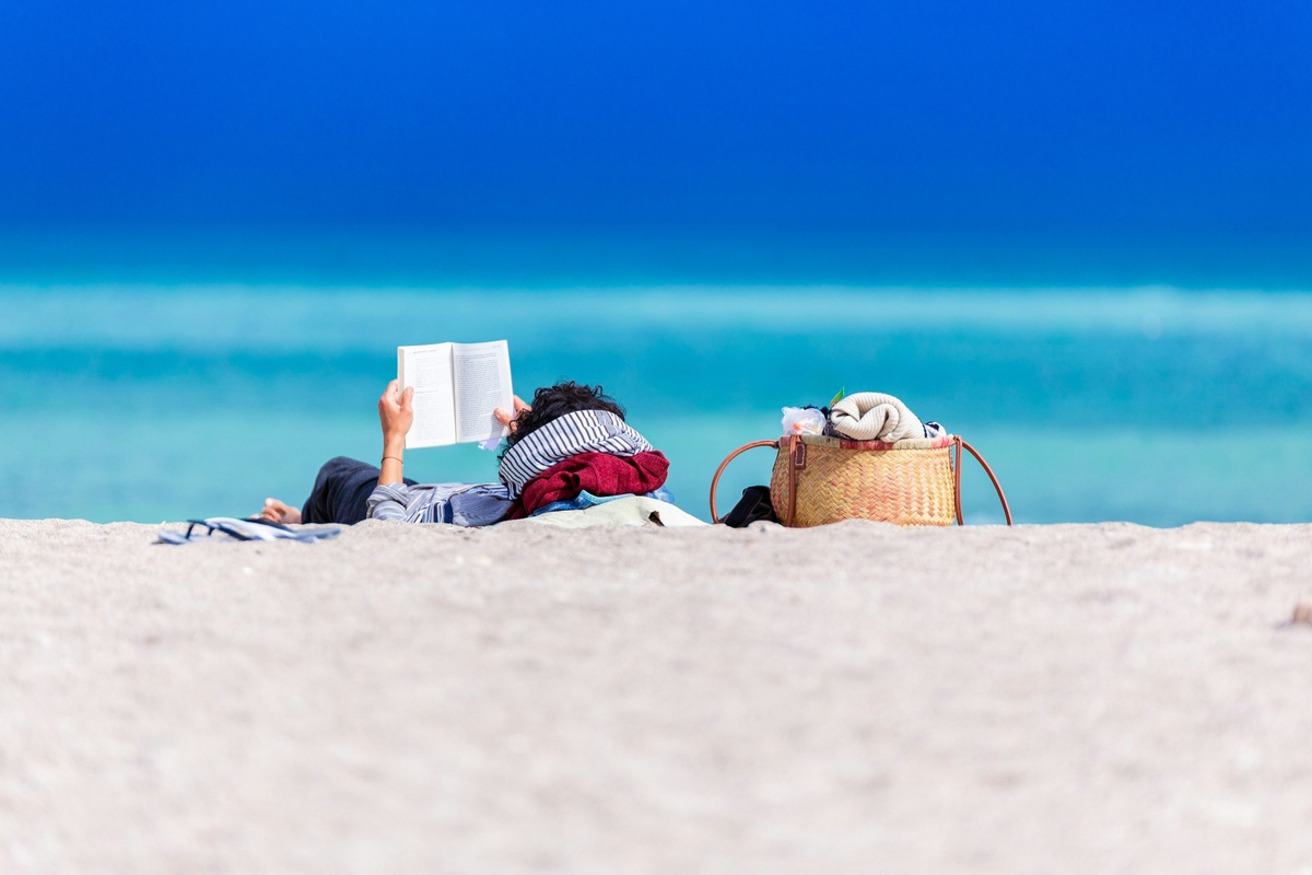 Top 5 Summer Reads for Executives: Wealth, Leadership & Equity Planning