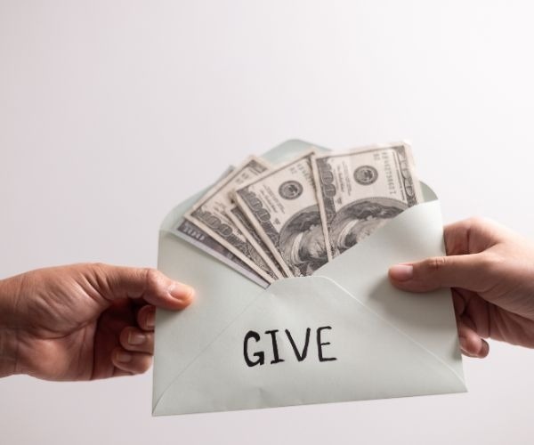 Year-End Giving Strategies: Tax-Smart Ways to Make a Difference Before December 31st