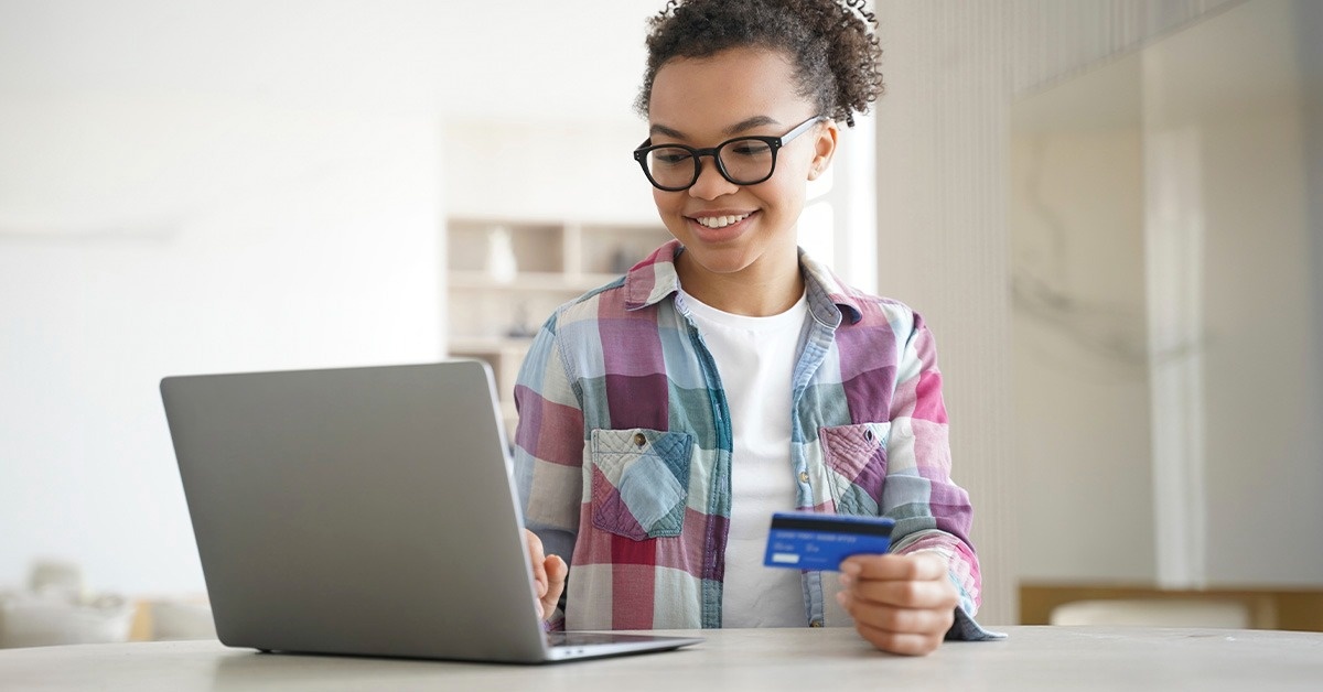 4 Money Lessons to Teach Your Teenage Kids