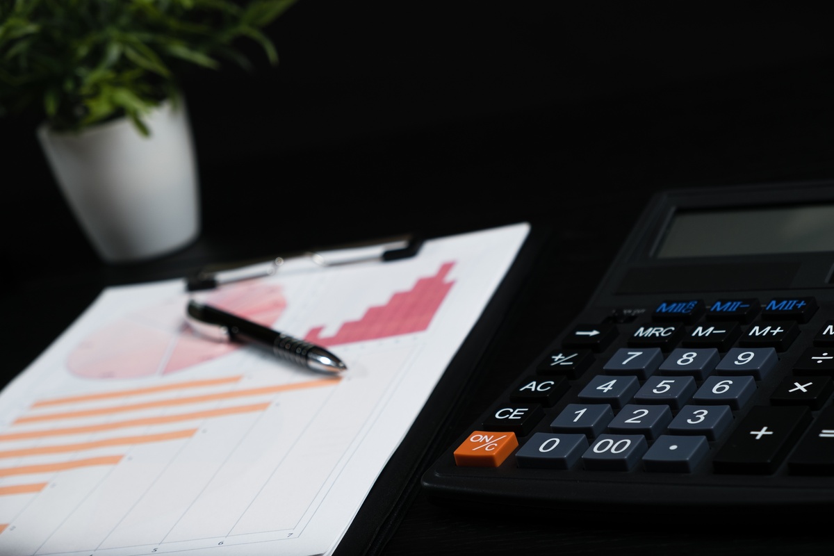 How to Decide Between Mutual Funds and ETFs