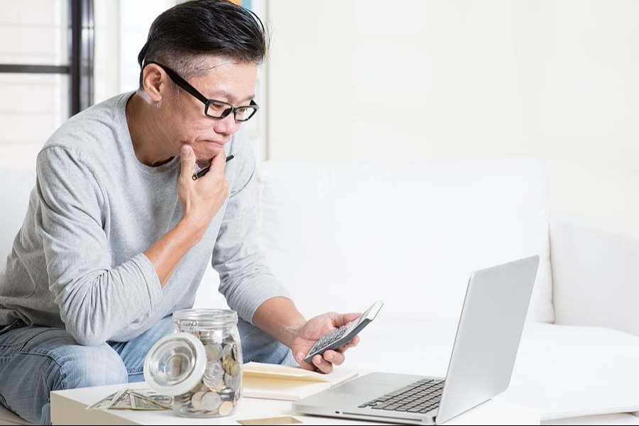 Navigating Investment Management: Choosing Between Active and Passive Strategies