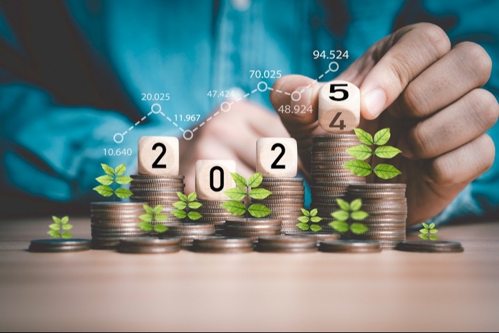 7 New Year’s Resolutions to Get Your Finances in Better Shape