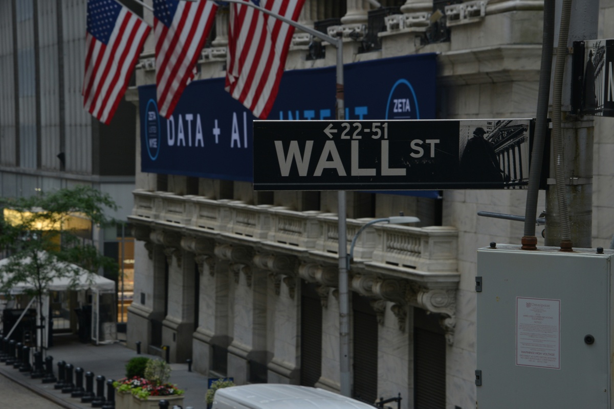 Stocks Break Records While Growth Hits the Brakes – June 2025 Recap