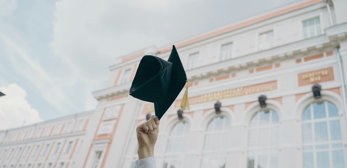 The Physician's Guide to Managing Student Loan Debt While Building Wealth