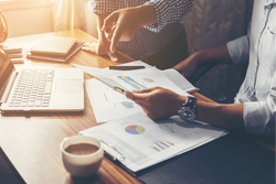 What to Look For in a Financial Advisor?