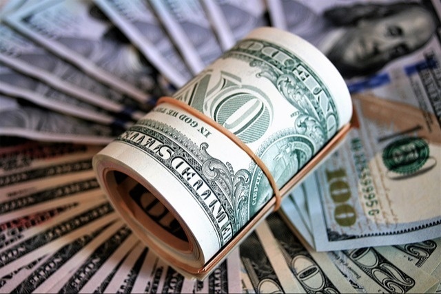 How to Build an Emergency Fund, Pay Off Debt and Make a Plan For Your Money in 2026