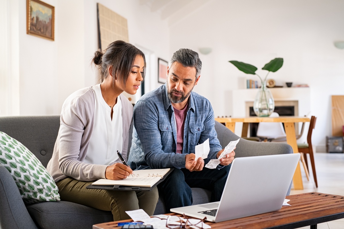 What Is the Difference Between a Tax Credit and a Tax Deduction?