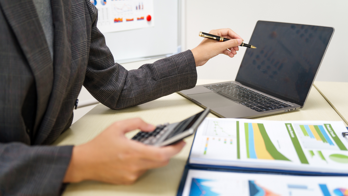 Financial Planning for Stock Options: Specialist vs. Generalist