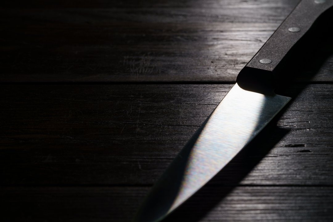 What Is a Falling Knife and How Do Investors and Traders Use It?