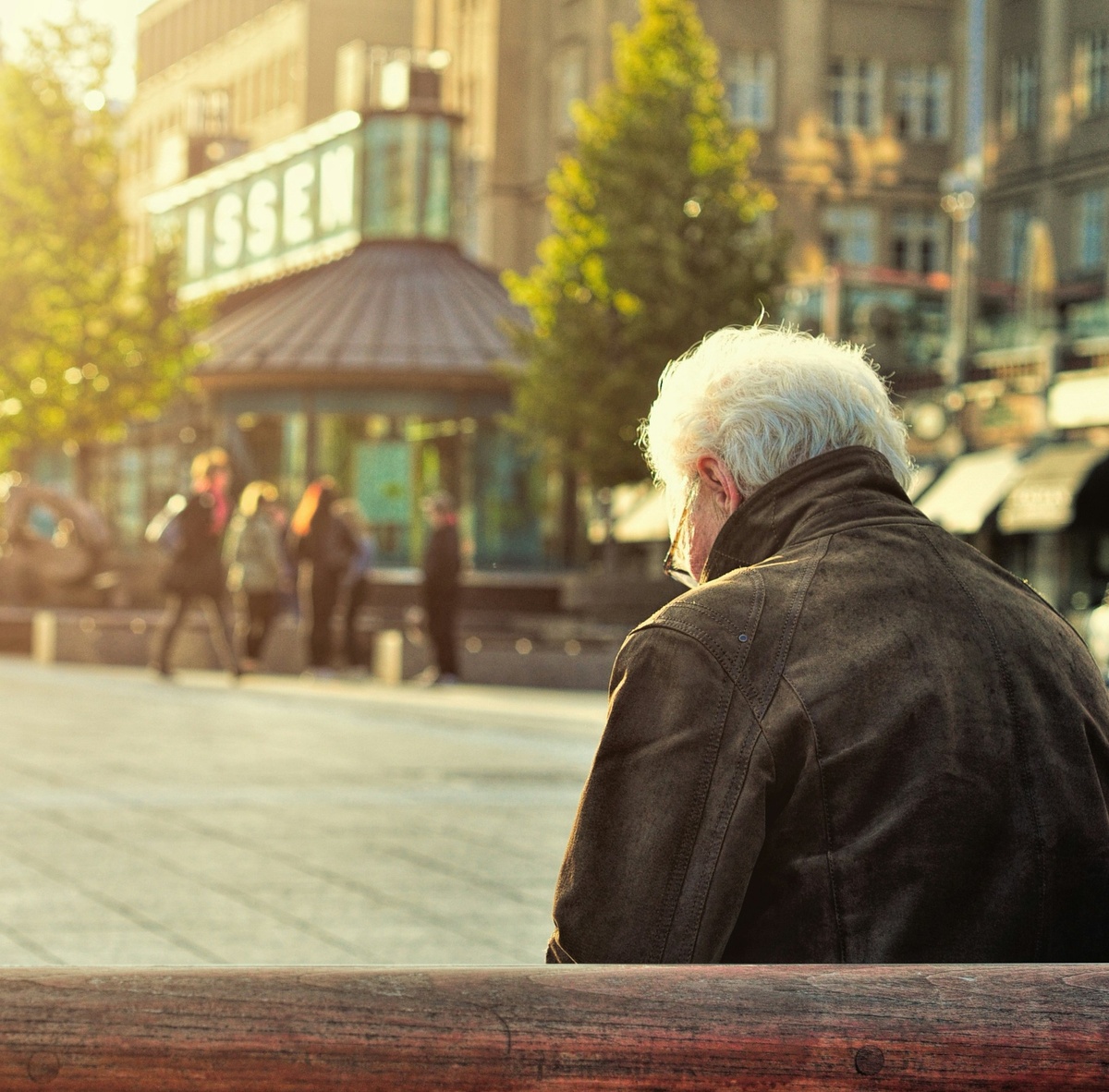 Navigating the Storm: 7 Strategies for Retiring in a Bear Market